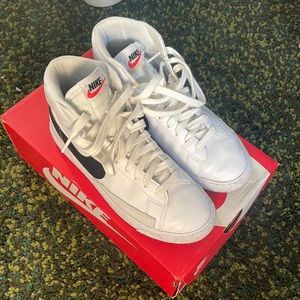 Selling nike blazer mid (GS) worn a few times but still in very good condition